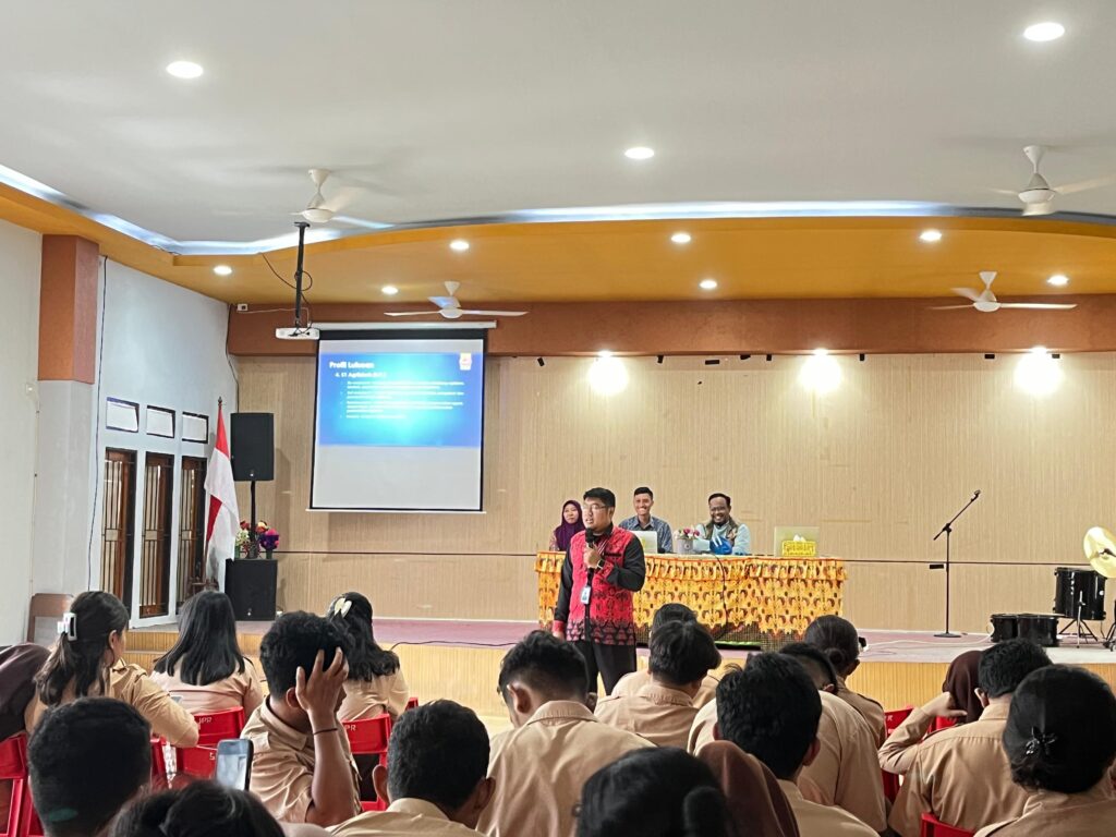 Sosialisasi Penerimaan Mahasiswa Baru Oleh Fakultas Sains Teknologi dan Bisnis (FSTB)