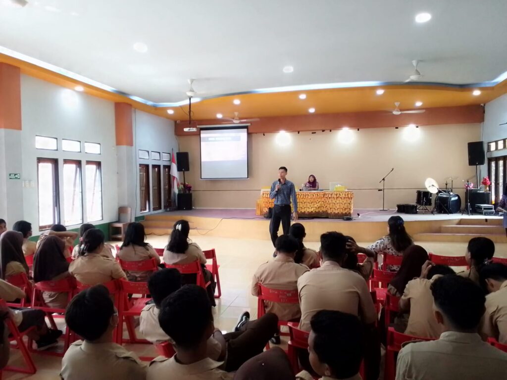 Sosialisasi Penerimaan Mahasiswa Baru Oleh Fakultas Keguruan dan Ilmu Pendidikan (FKIP) UNINGRAT